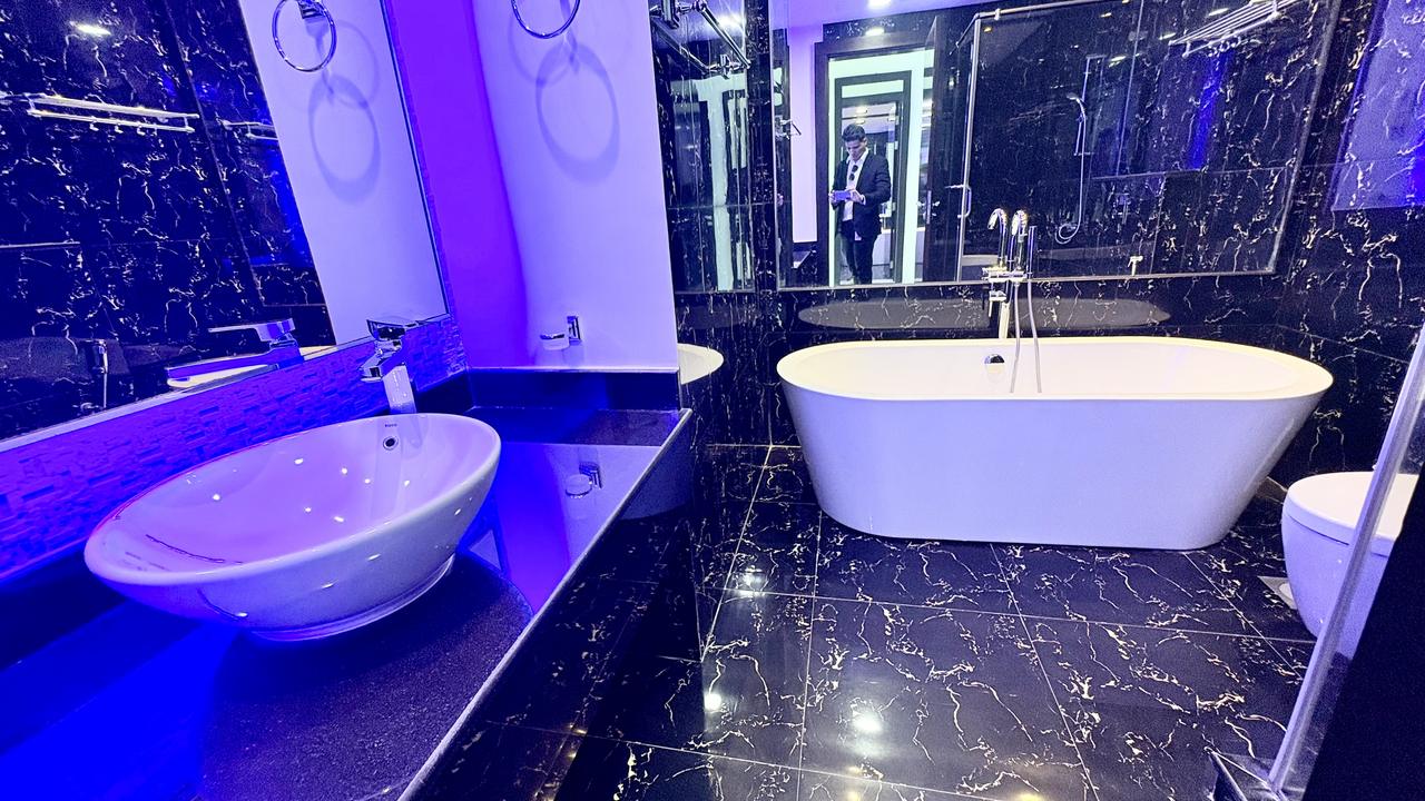 Three Bedroom Apartment with Private Pool and Gym