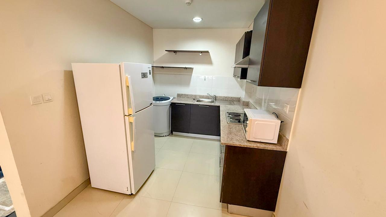 One-Bedroom Apartment with Pool and Gym