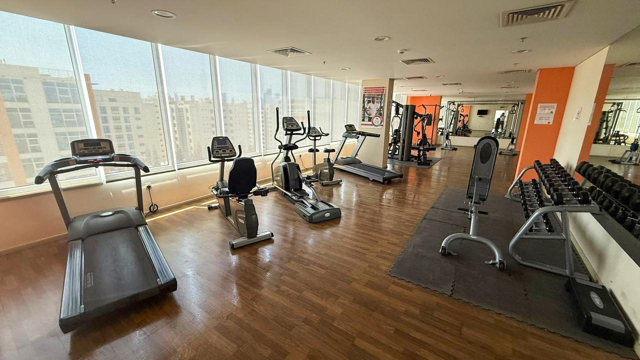 One-Bedroom Apartment with Pool and Gym