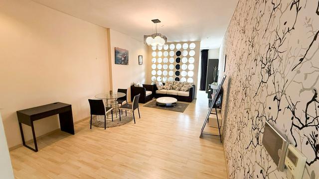 One-Bedroom Apartment with Pool and Gym