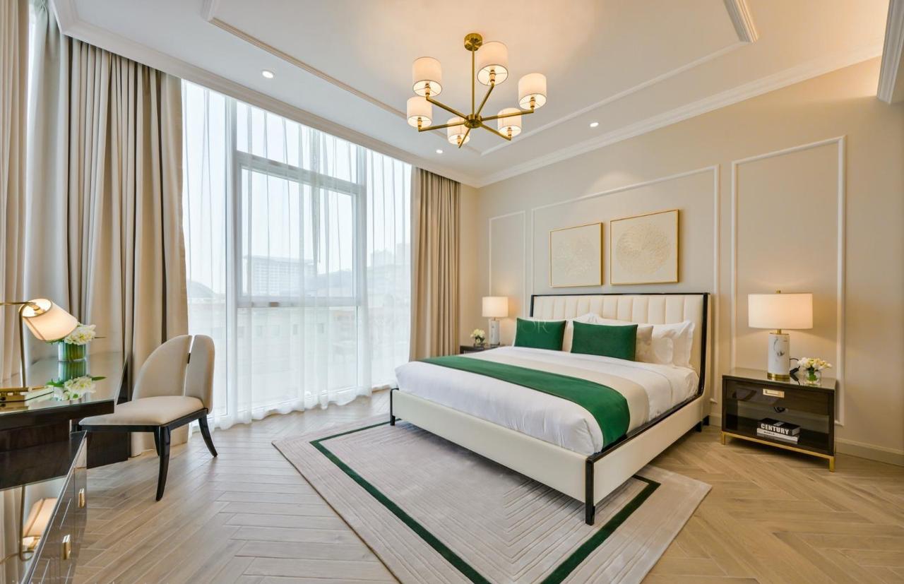 Two-Bedroom Apartment with Three Bathrooms and Water View