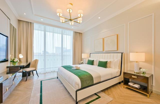One-Bedroom Apartment with Water Views and Balcony
