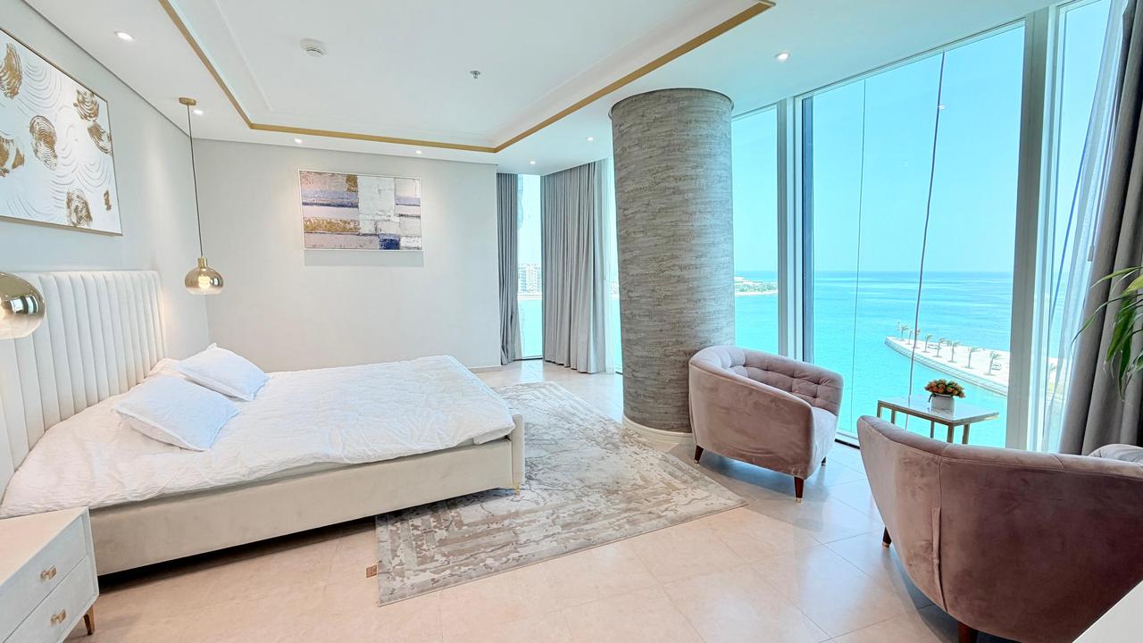 Two-Bedroom Apartment with Private Jacuzzi Access