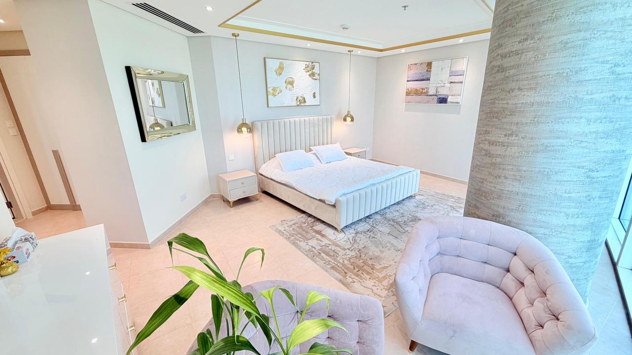 Two-Bedroom Apartment with Private Jacuzzi Access