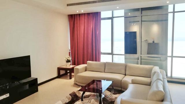 Two Bedroom Apartment with Pool and Gym