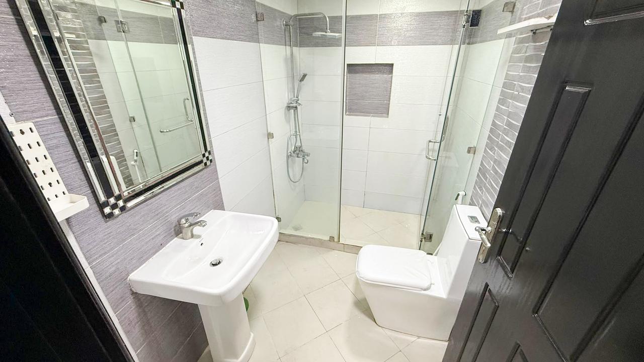 3 Bedroom Apartment with Pool and Gym
