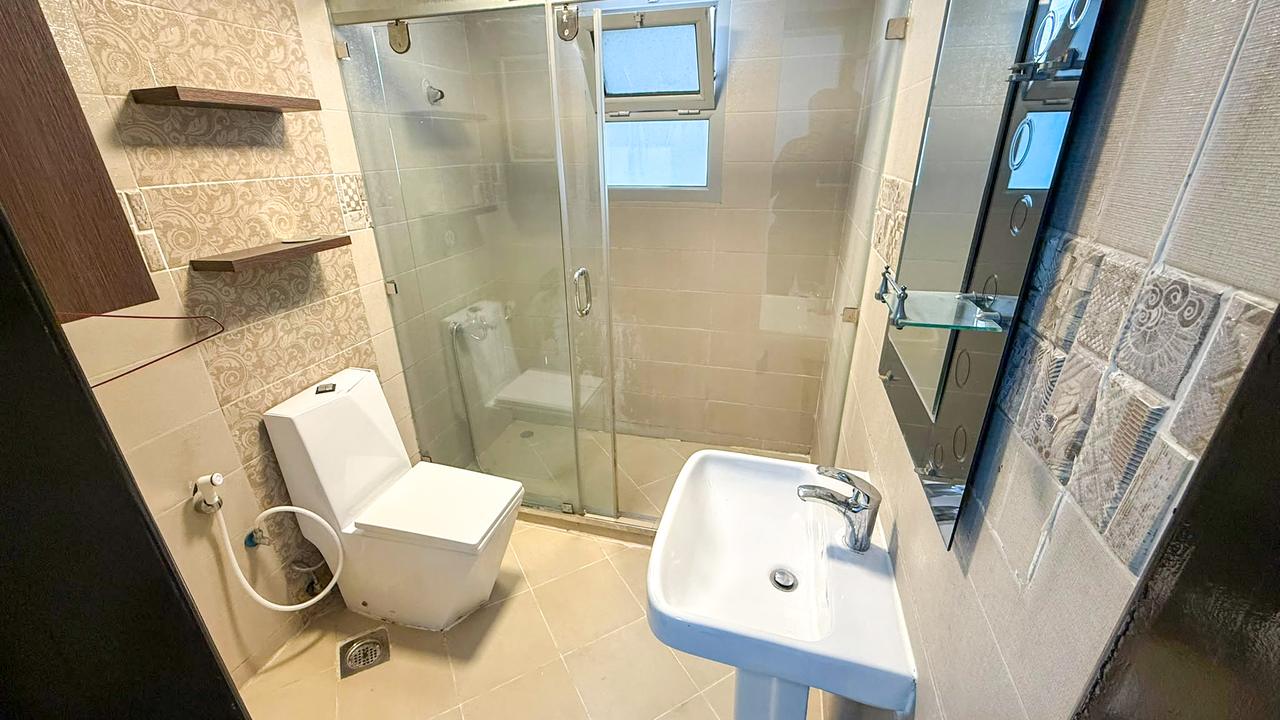 Three Bedroom Apartment with Pool and Gym