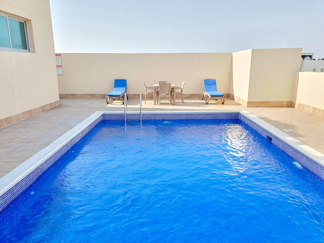 Three Bedroom Apartment with Pool and Gym