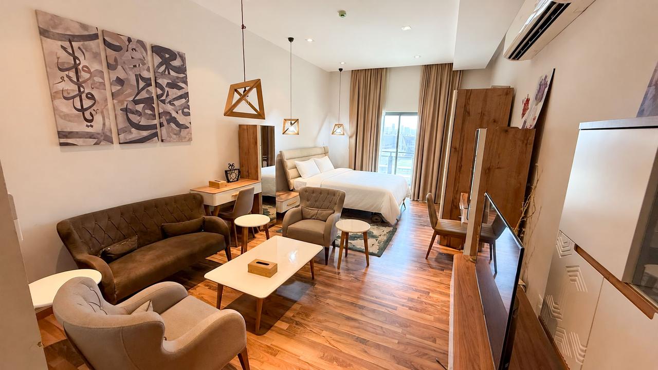 One-Bedroom Apartment with Pool and Gym Access