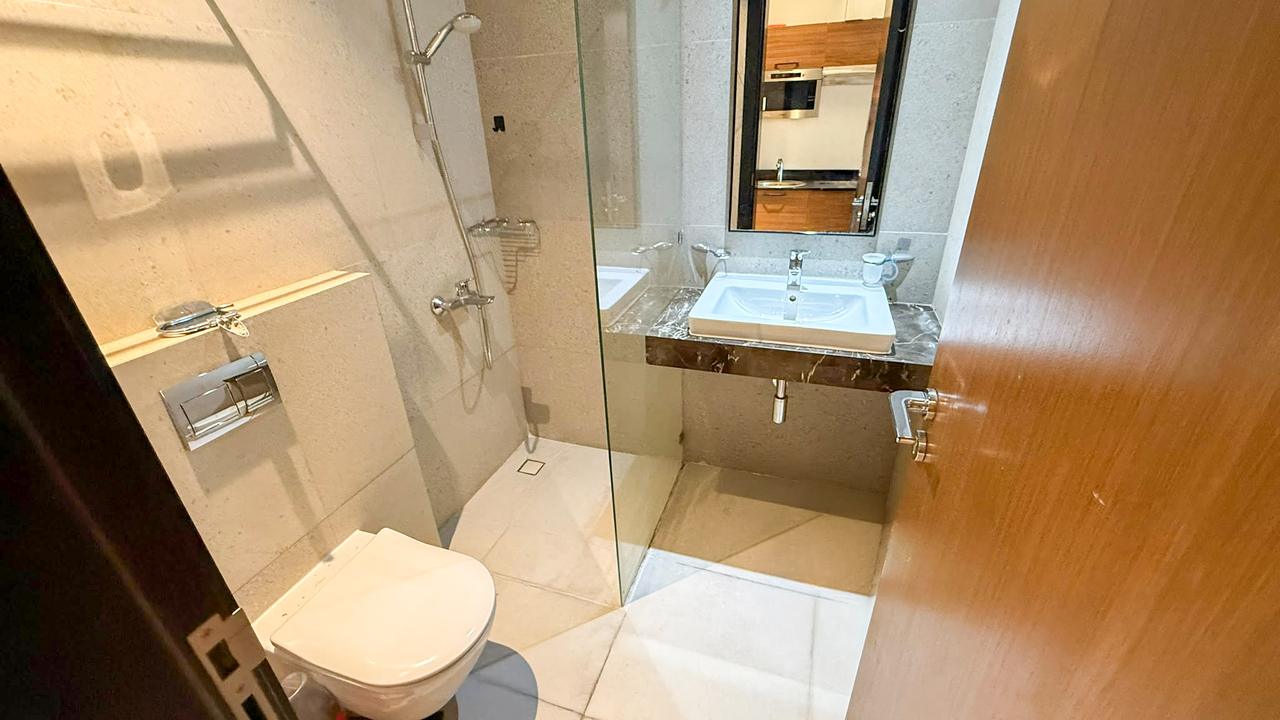 One-Bedroom Apartment with Pool and Gym Access