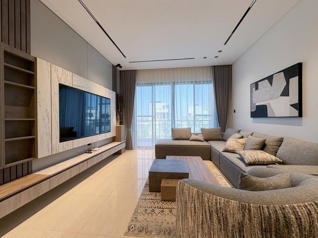 One-Bedroom Apartment with Water Views and Balcony