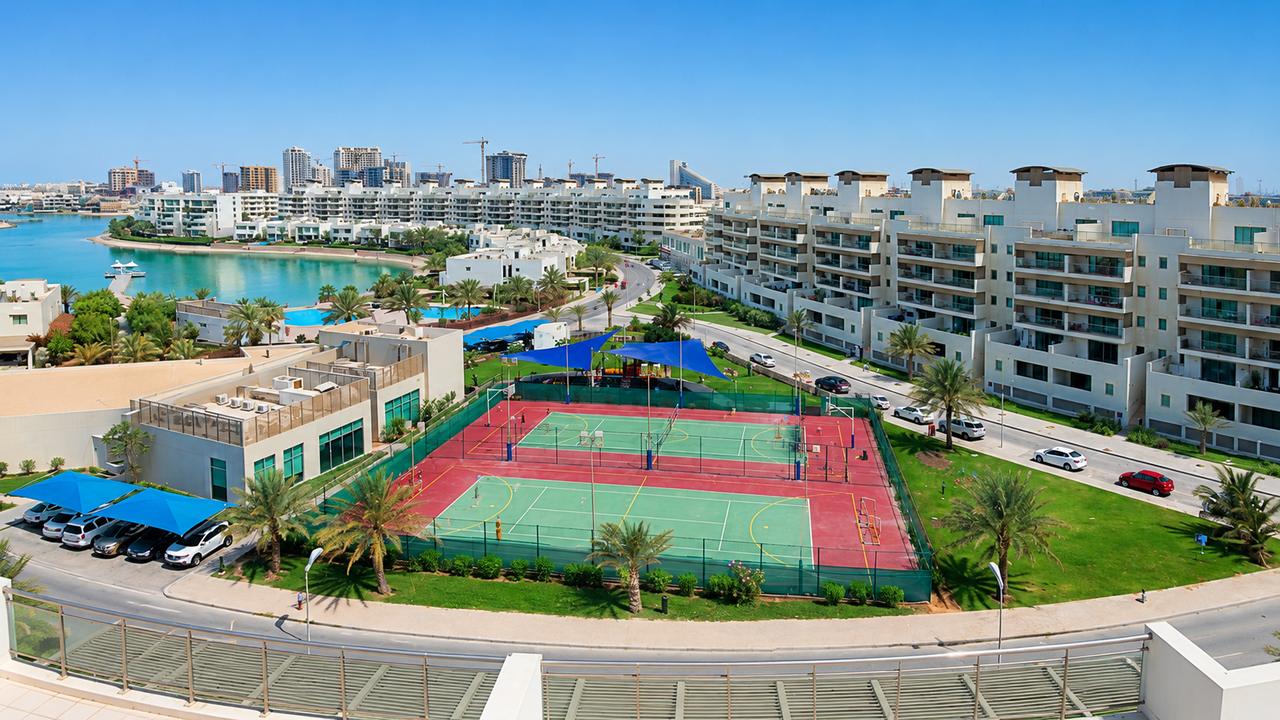 Three Bedroom Apartment with Private Garden