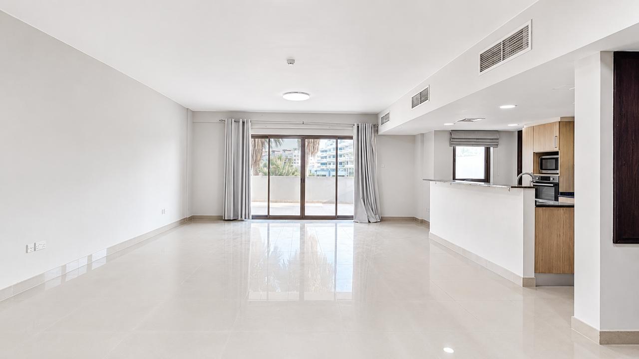 Three Bedroom Apartment with Private Garden