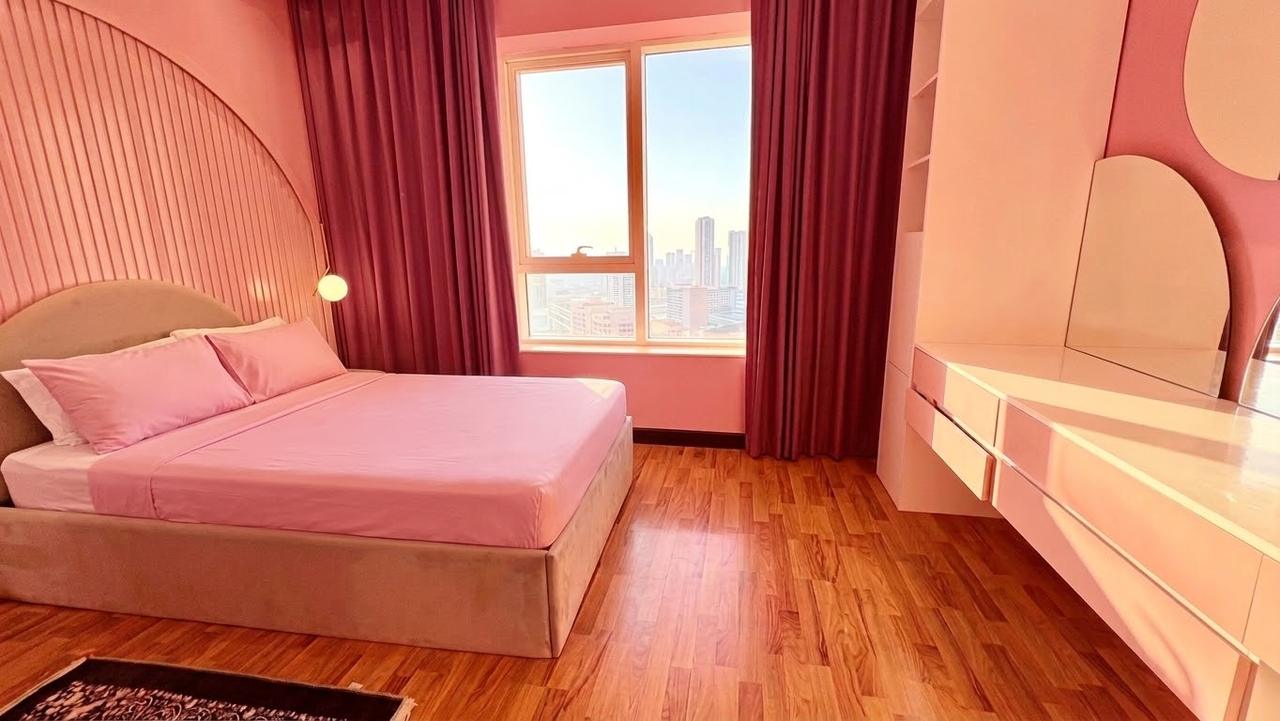 3-Bedroom Apartment with Water Views