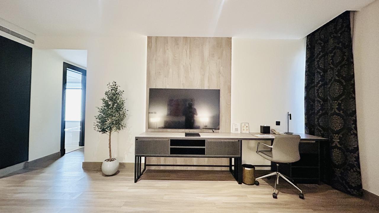 One-Bedroom Apartment with Pool and Gym Access