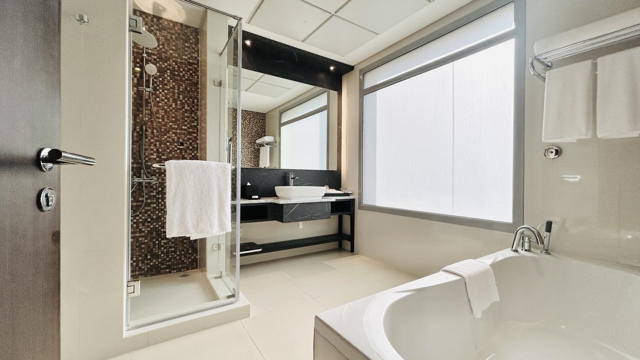 One-Bedroom Apartment with Pool and Gym Access