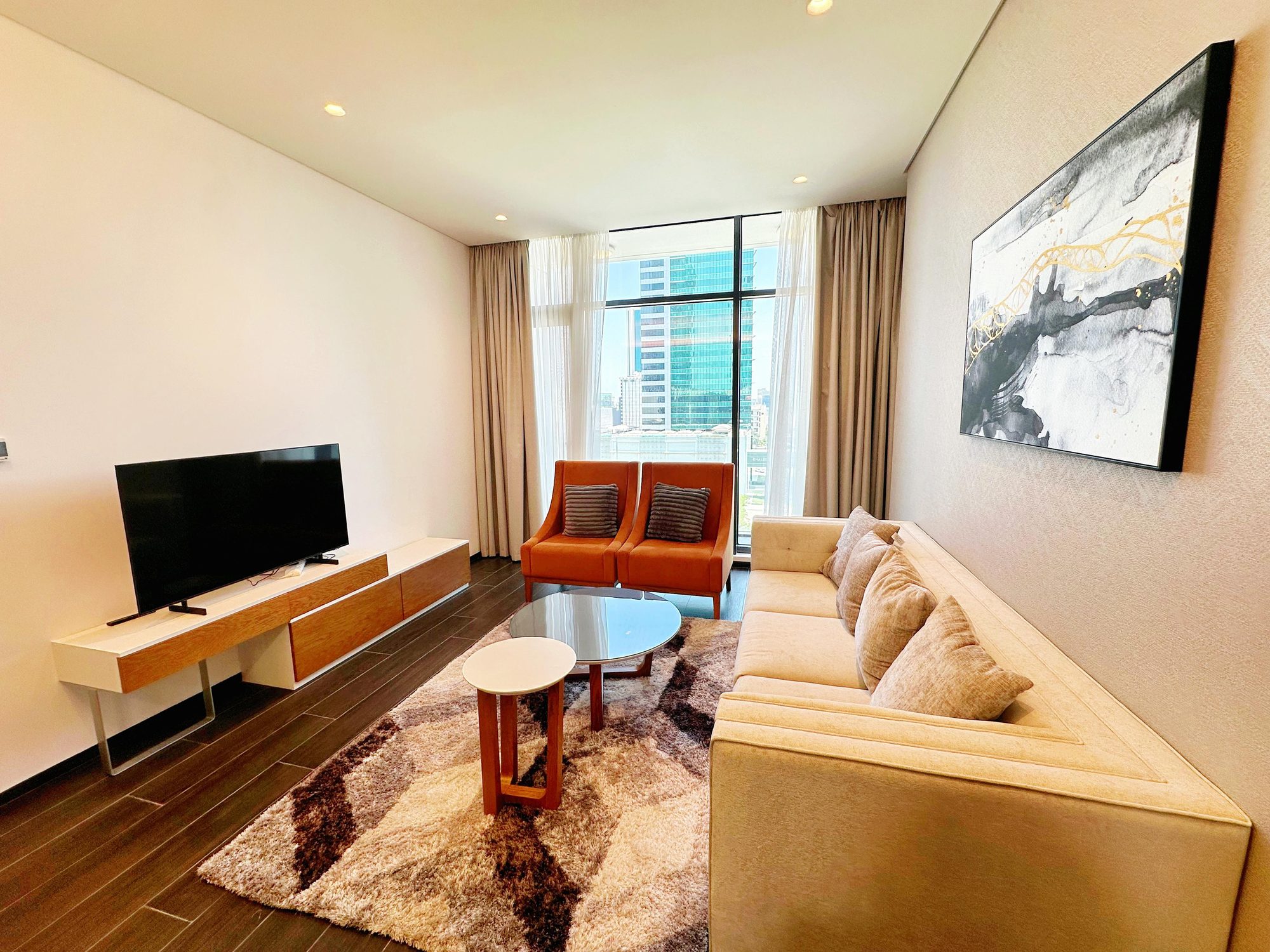 One Bedroom Flat with Two Bathrooms, Study