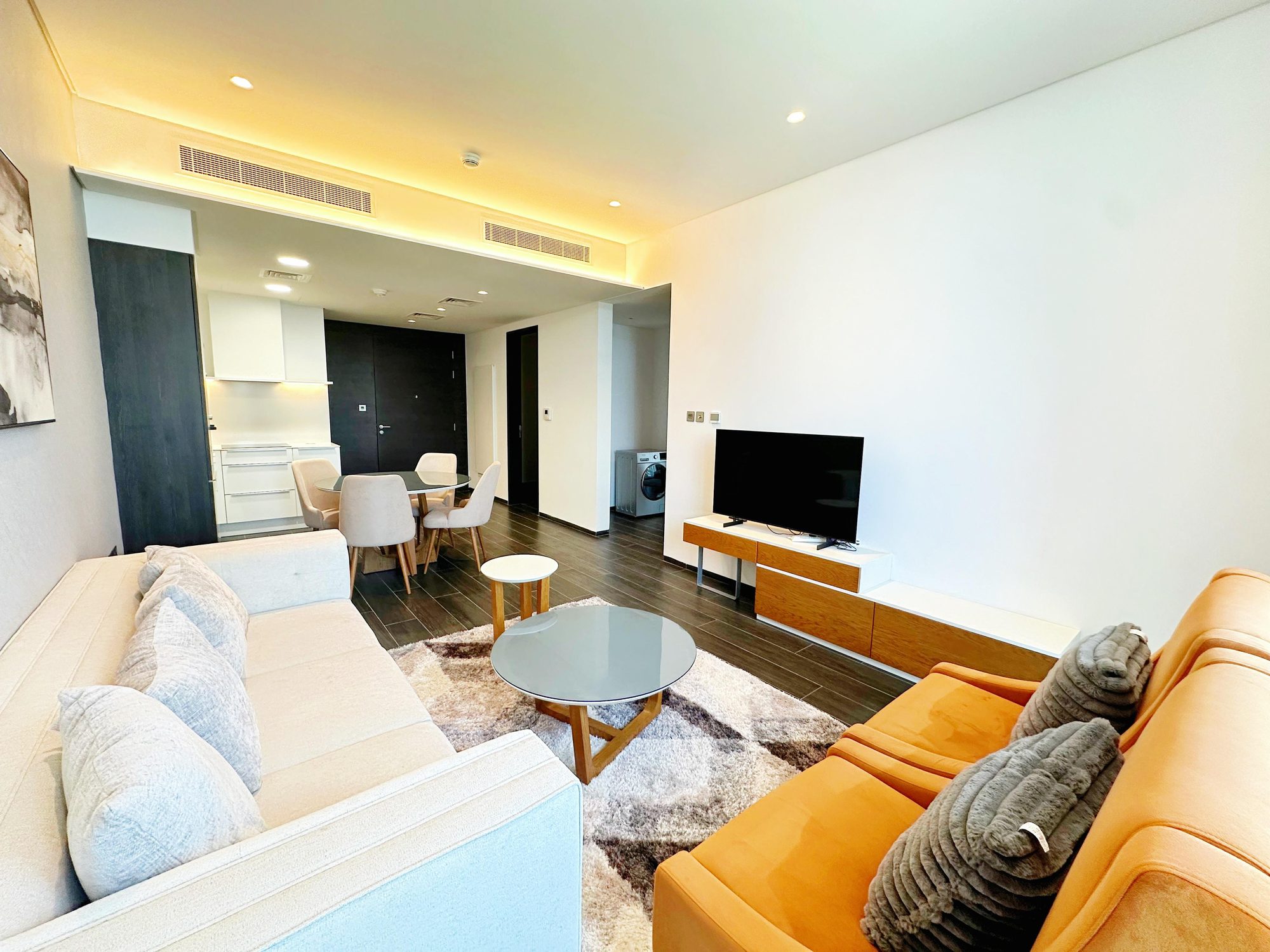 One Bedroom Flat with Two Bathrooms, Study