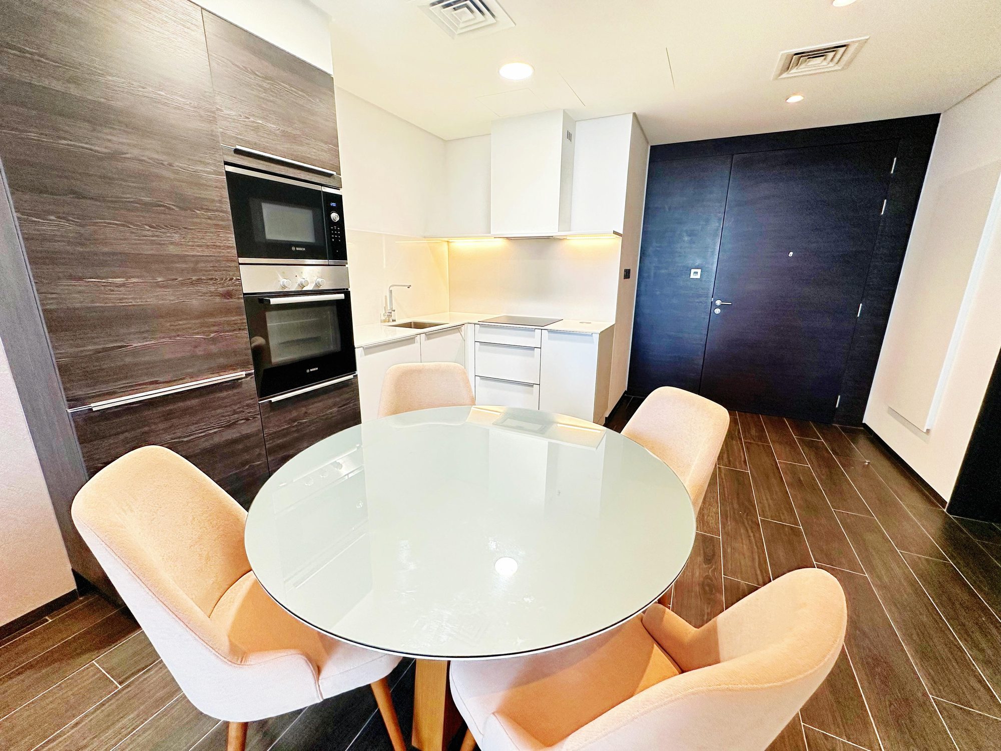 One Bedroom Flat with Two Bathrooms, Study