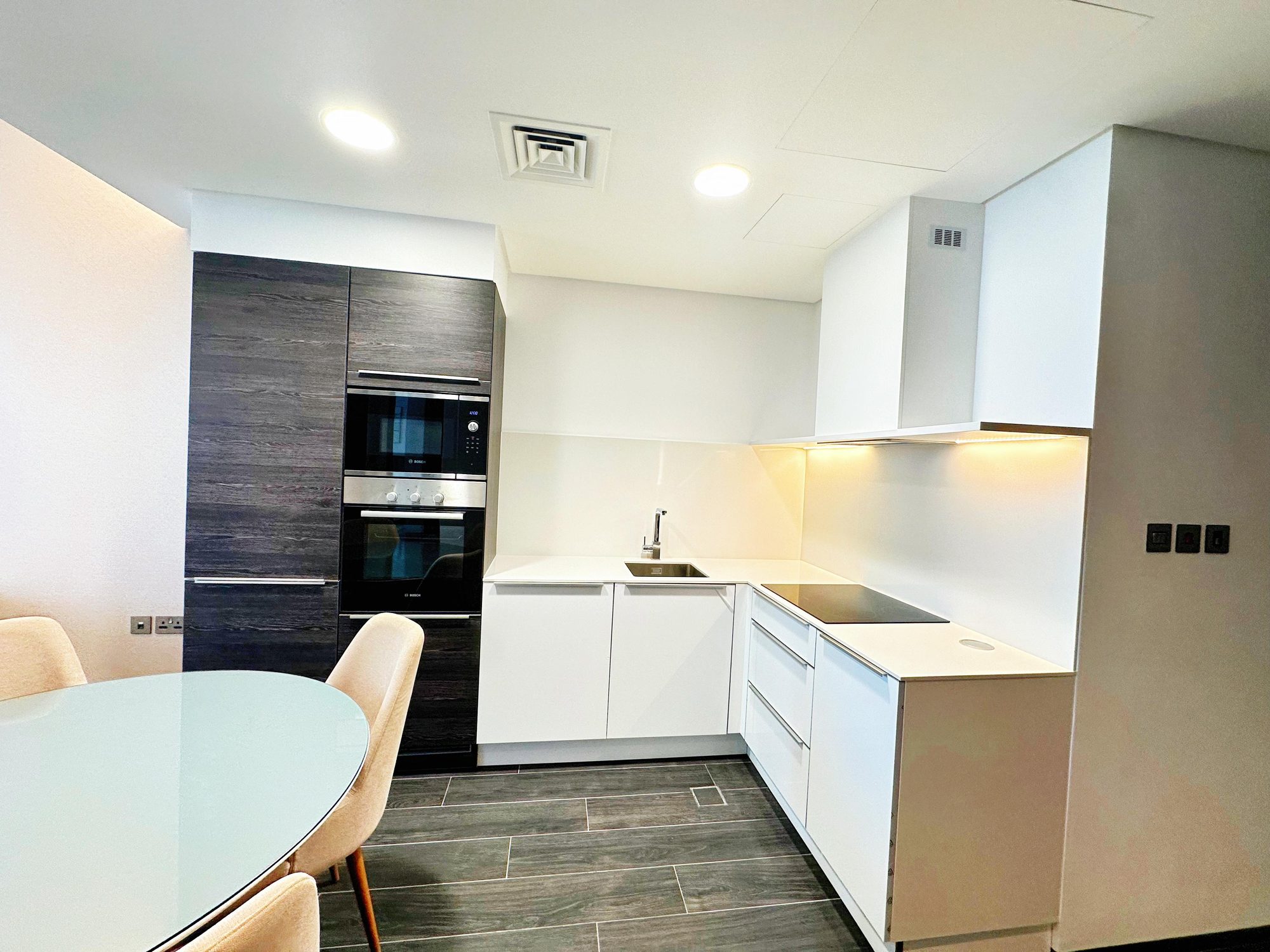 One Bedroom Flat with Two Bathrooms, Study