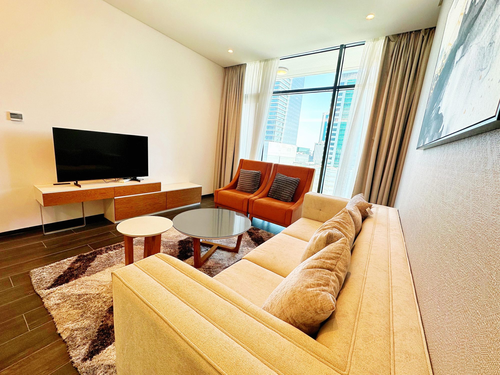 One Bedroom Flat with Two Bathrooms, Study