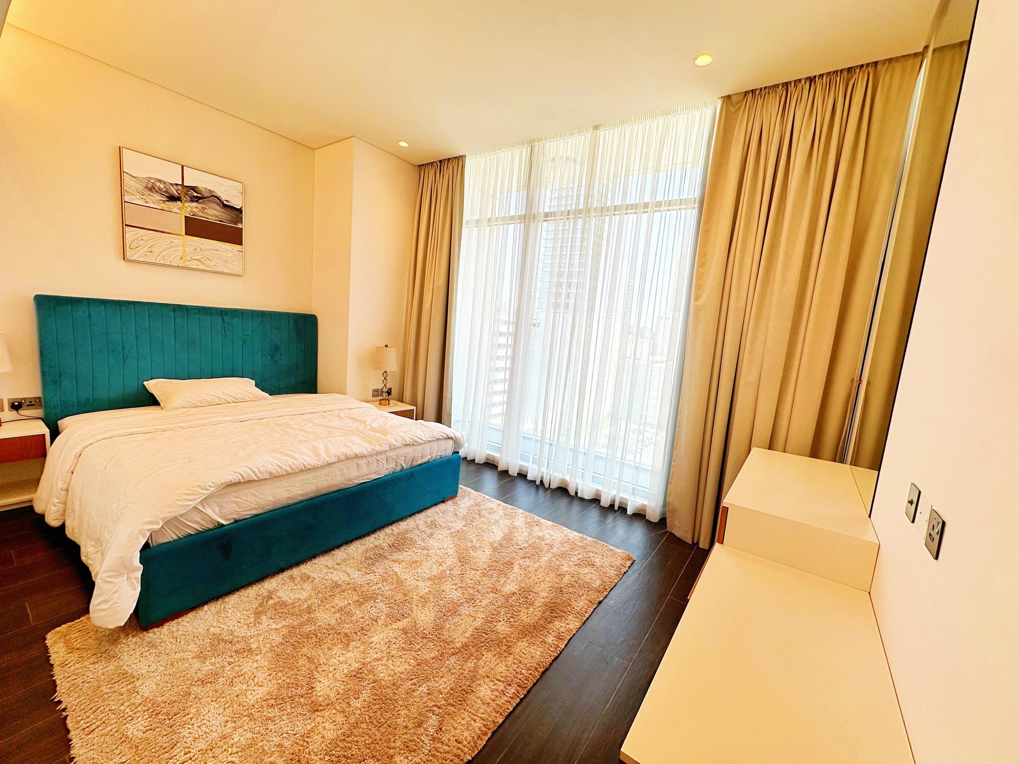 One Bedroom Flat with Two Bathrooms, Study