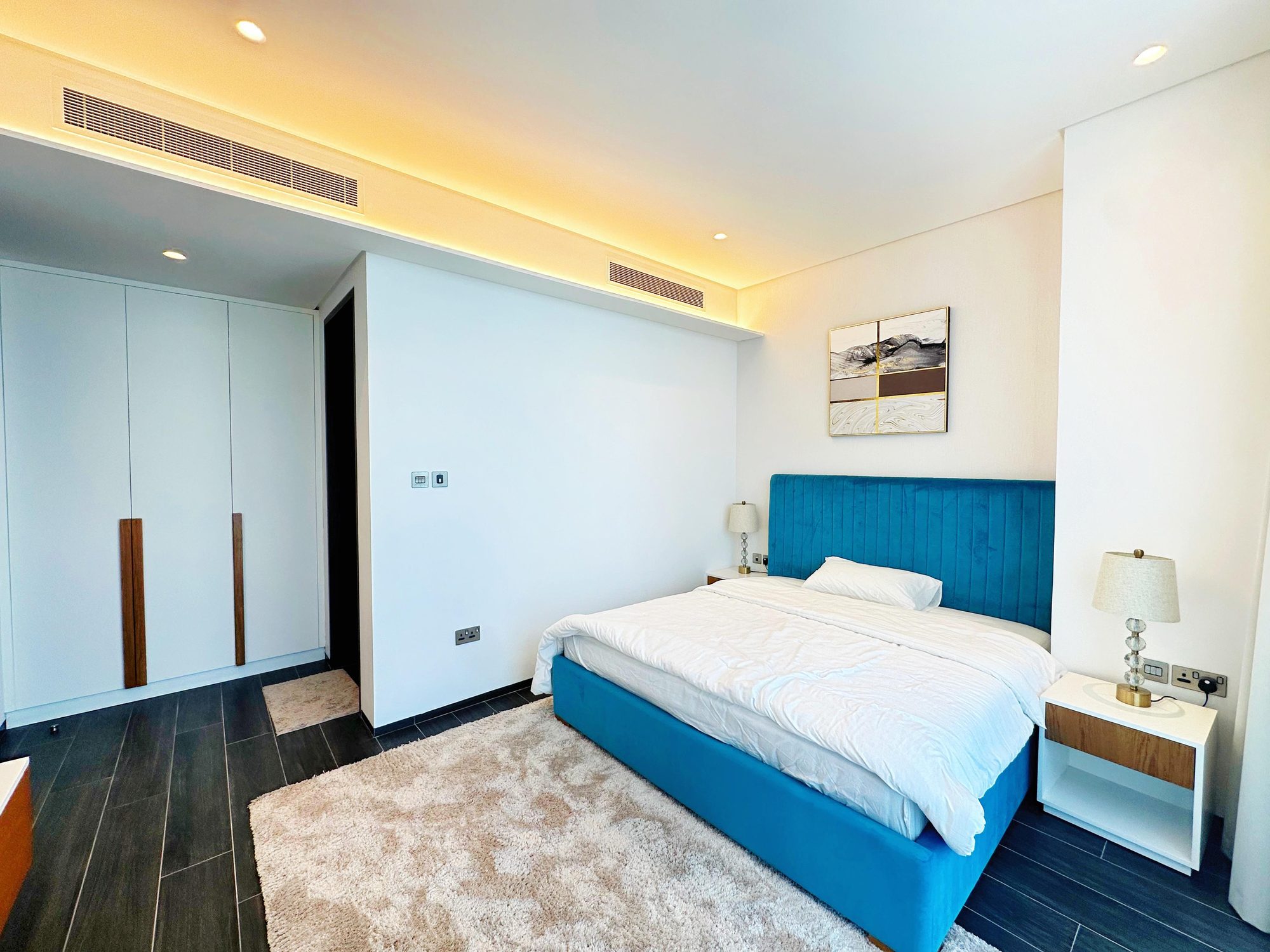 One Bedroom Flat with Two Bathrooms, Study