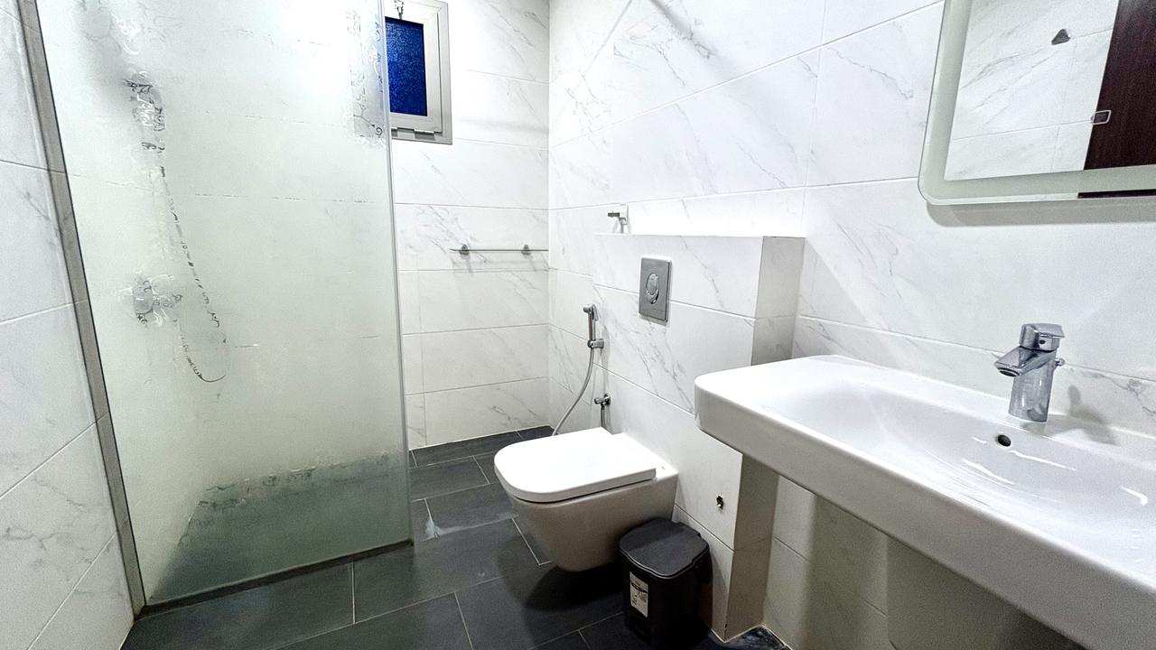2-Bedroom Apartment with Gym and Pool Access
