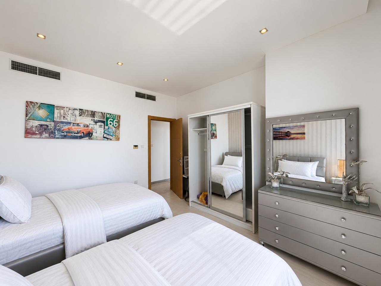 2 Bedroom Apartment with Pool and Gym Access