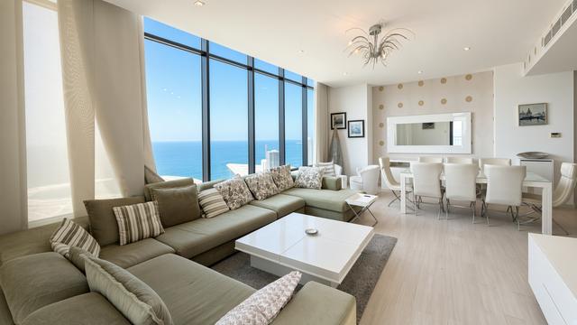 2 Bedroom Apartment with Pool and Gym Access