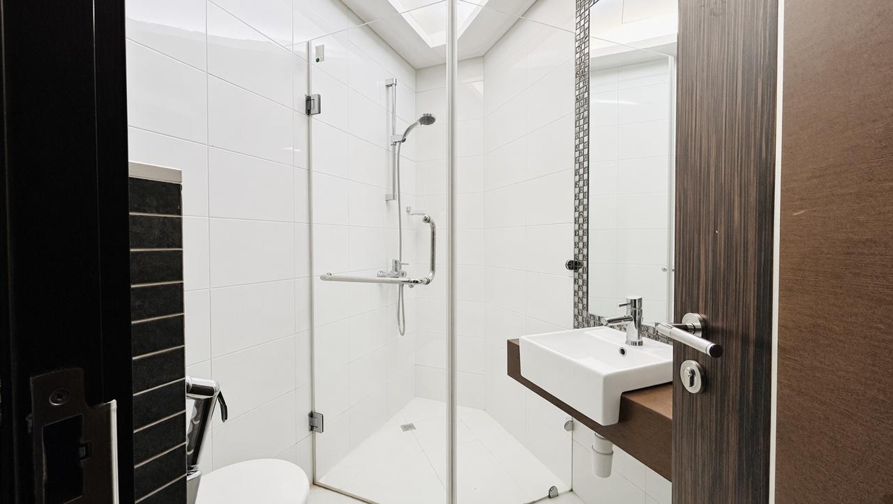 Two-Bedroom Apartment with Pool and Gym