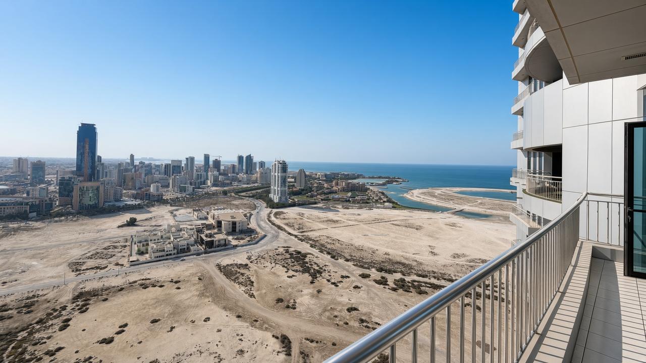 3 Bedroom Apartment with Pool and Gym Access