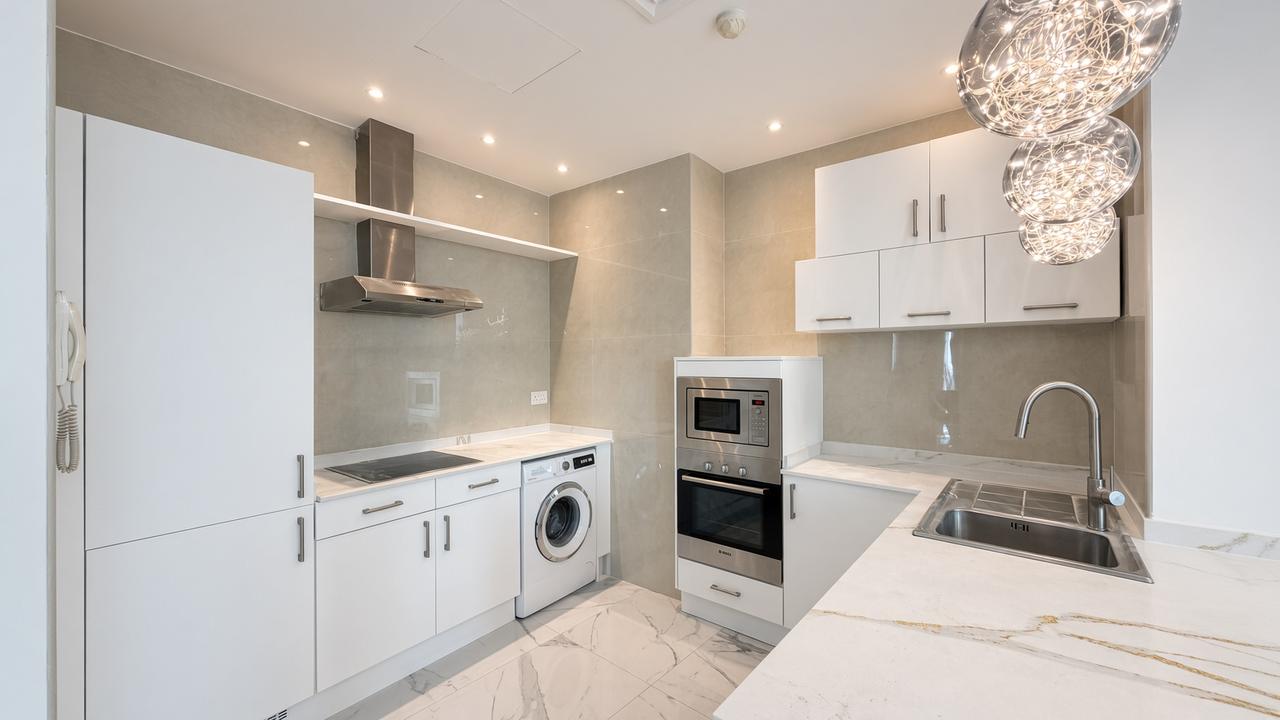 3 Bedroom Apartment with Pool and Gym Access