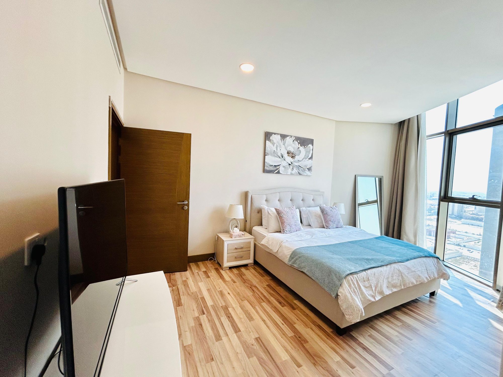 One Bedroom Apartment with Shared Pool and Gym