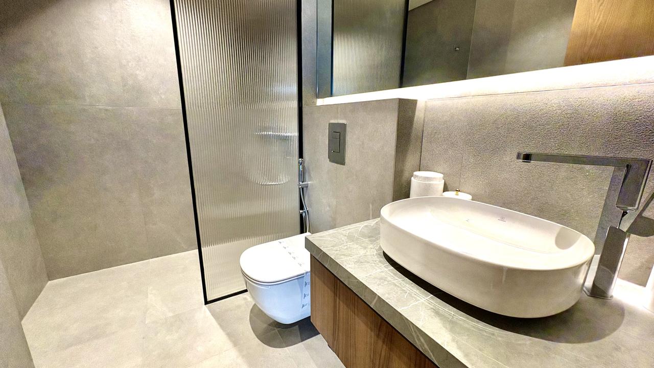 One-Bedroom Apartment with Two Bathrooms