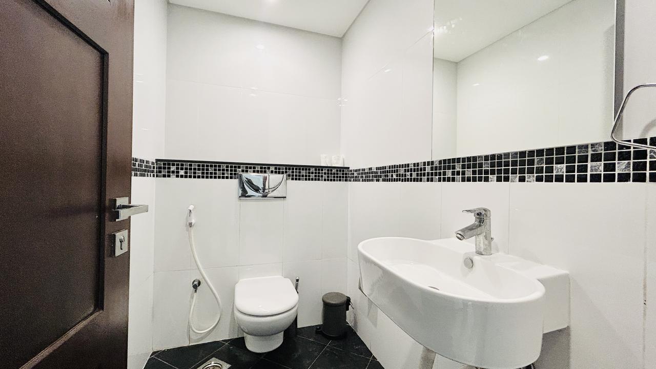 One-Bedroom Apartment with Dual Bathrooms