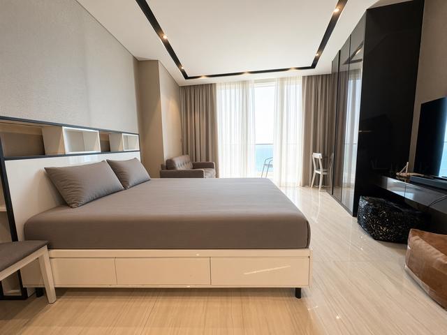 1 Bedroom Apartment with Balcony and Pool
