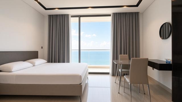 One-Bedroom Apartment with Water Views and Balcony