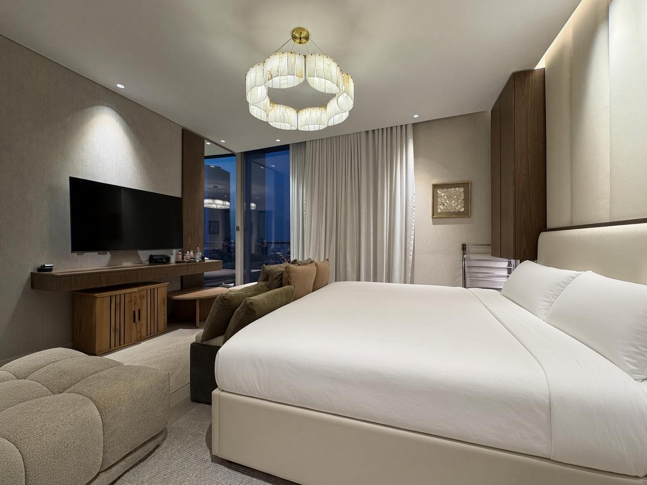 One-Bedroom Apartment with Two Bathrooms