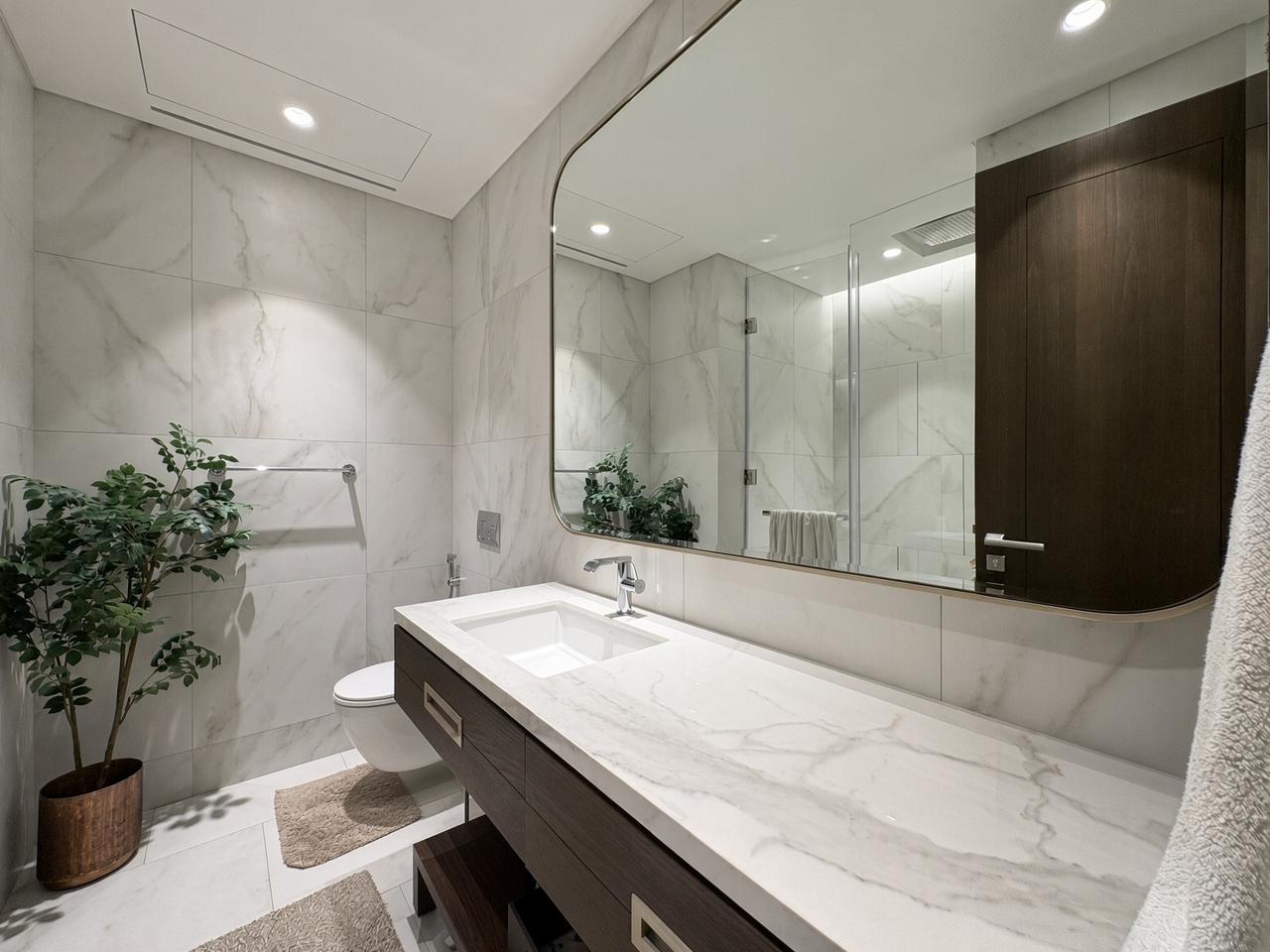 One-Bedroom Apartment with Two Bathrooms