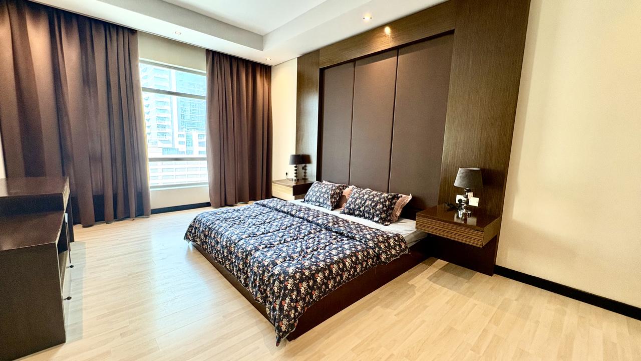 Two Master Bedrooms, Pool and Gym Access