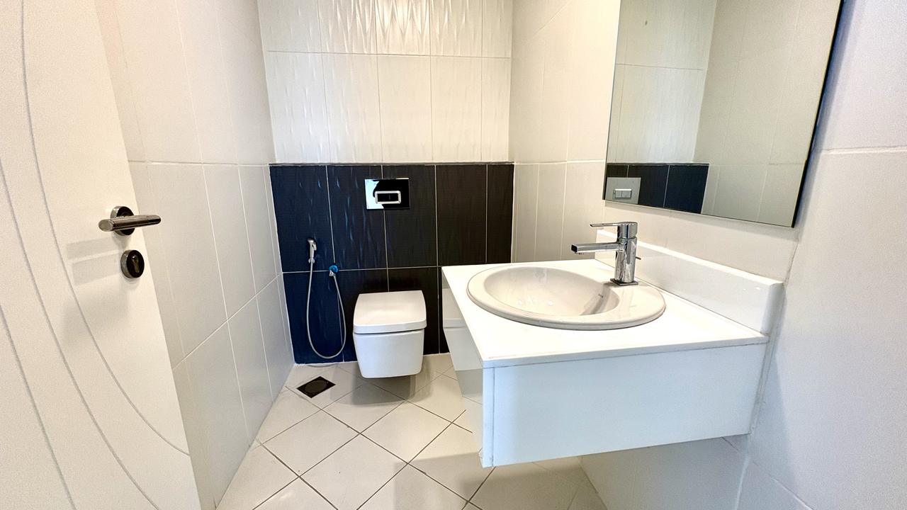 3-Bedroom Apartment with Pool and Gym