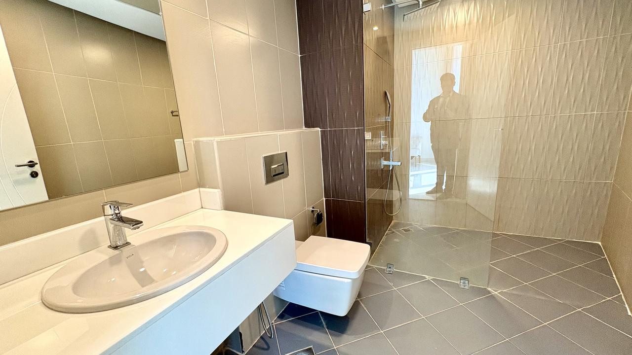 3-Bedroom Apartment with Pool and Gym