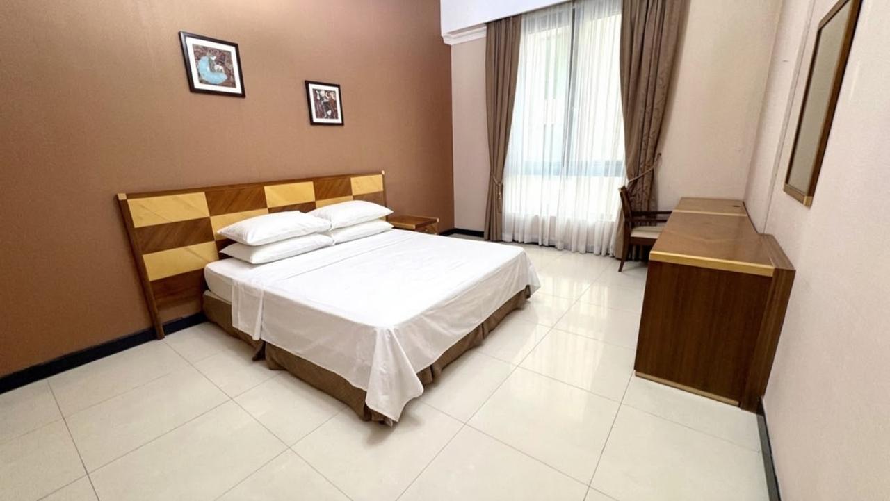 Two-Bedroom Apartment with Pool and Gym