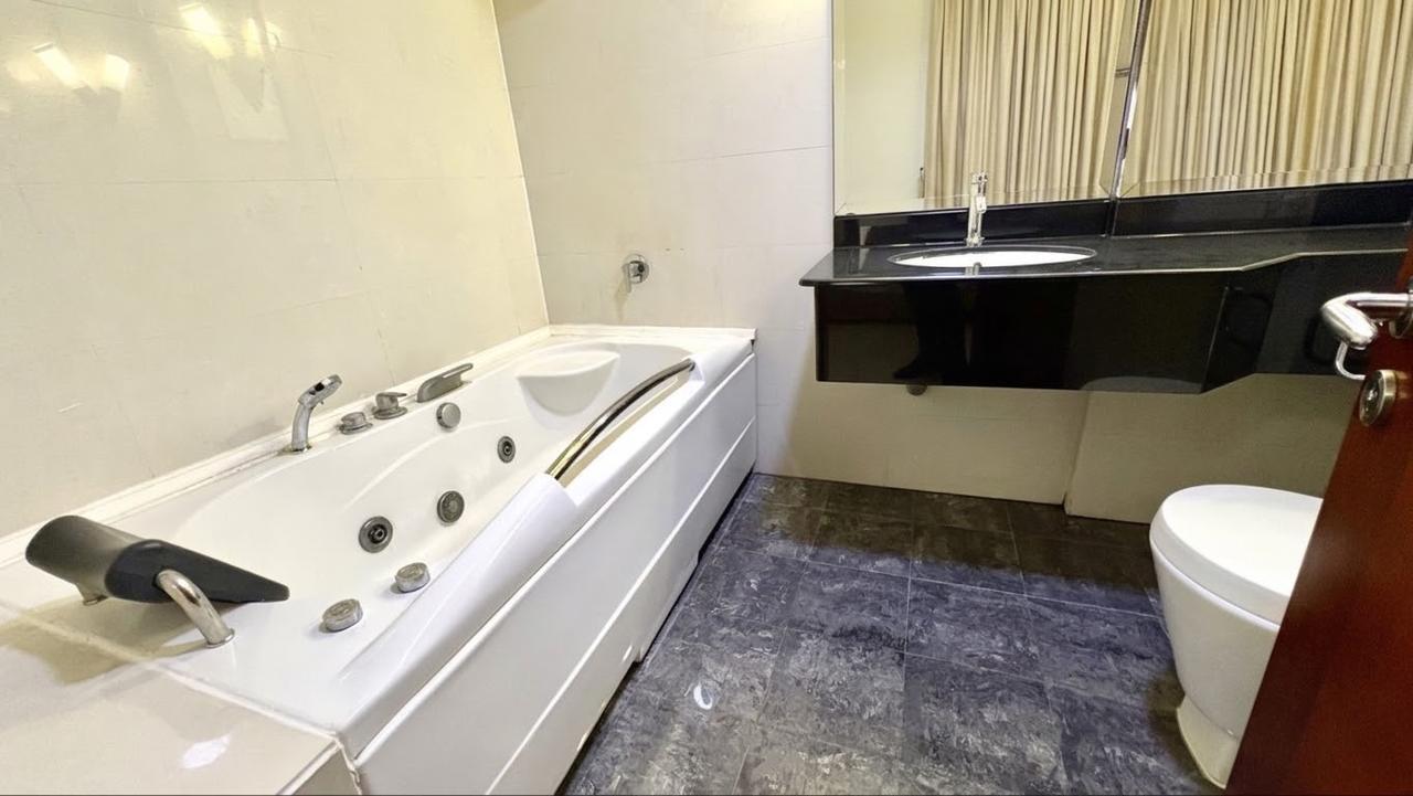 Two-Bedroom Apartment with Pool and Gym