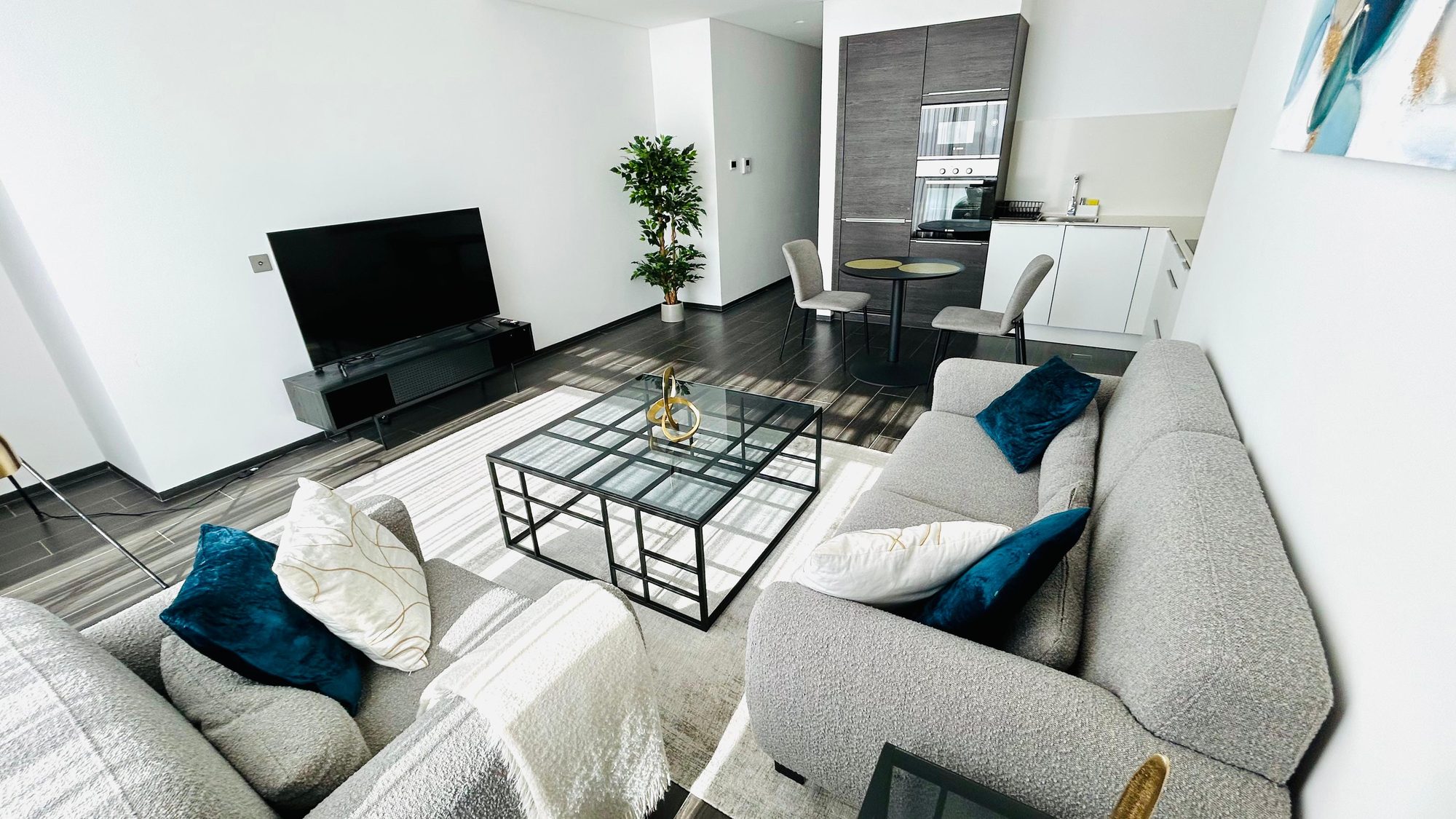 One-Bedroom Apartment with Dual Bathrooms