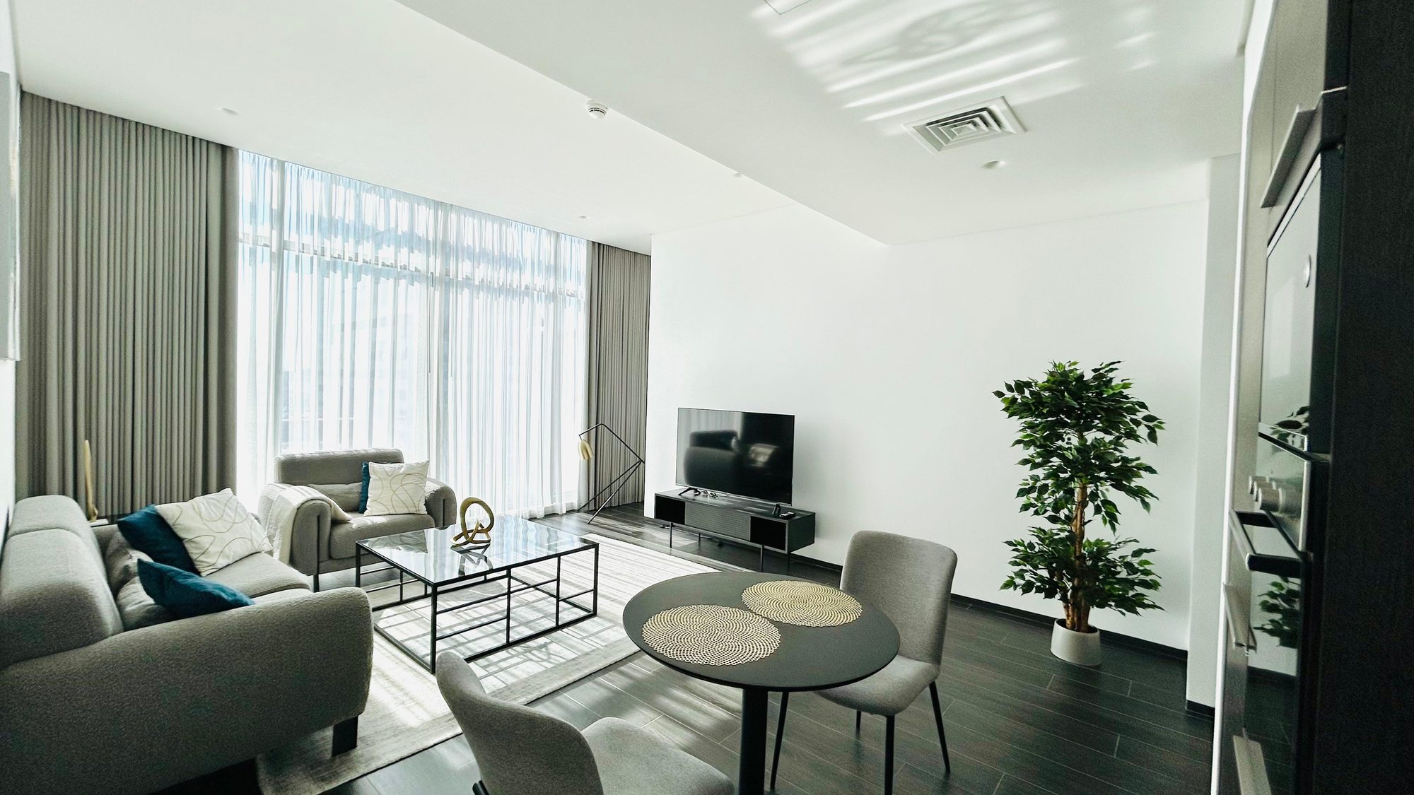 One-Bedroom Apartment with Dual Bathrooms
