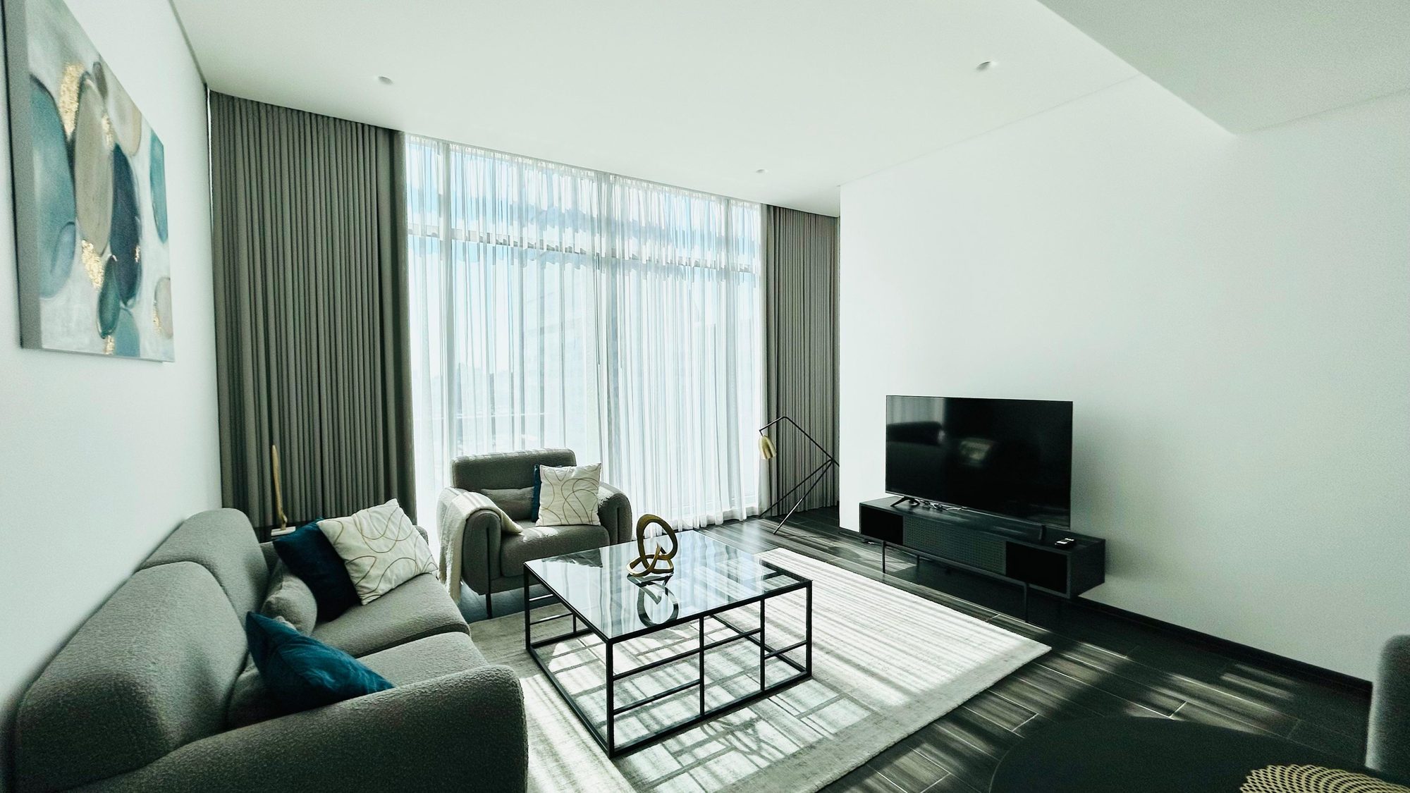 One-Bedroom Apartment with Dual Bathrooms