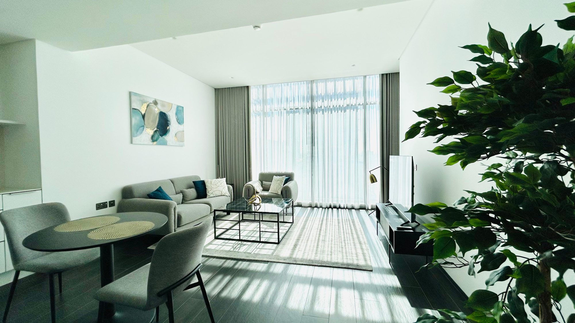 One-Bedroom Apartment with Dual Bathrooms