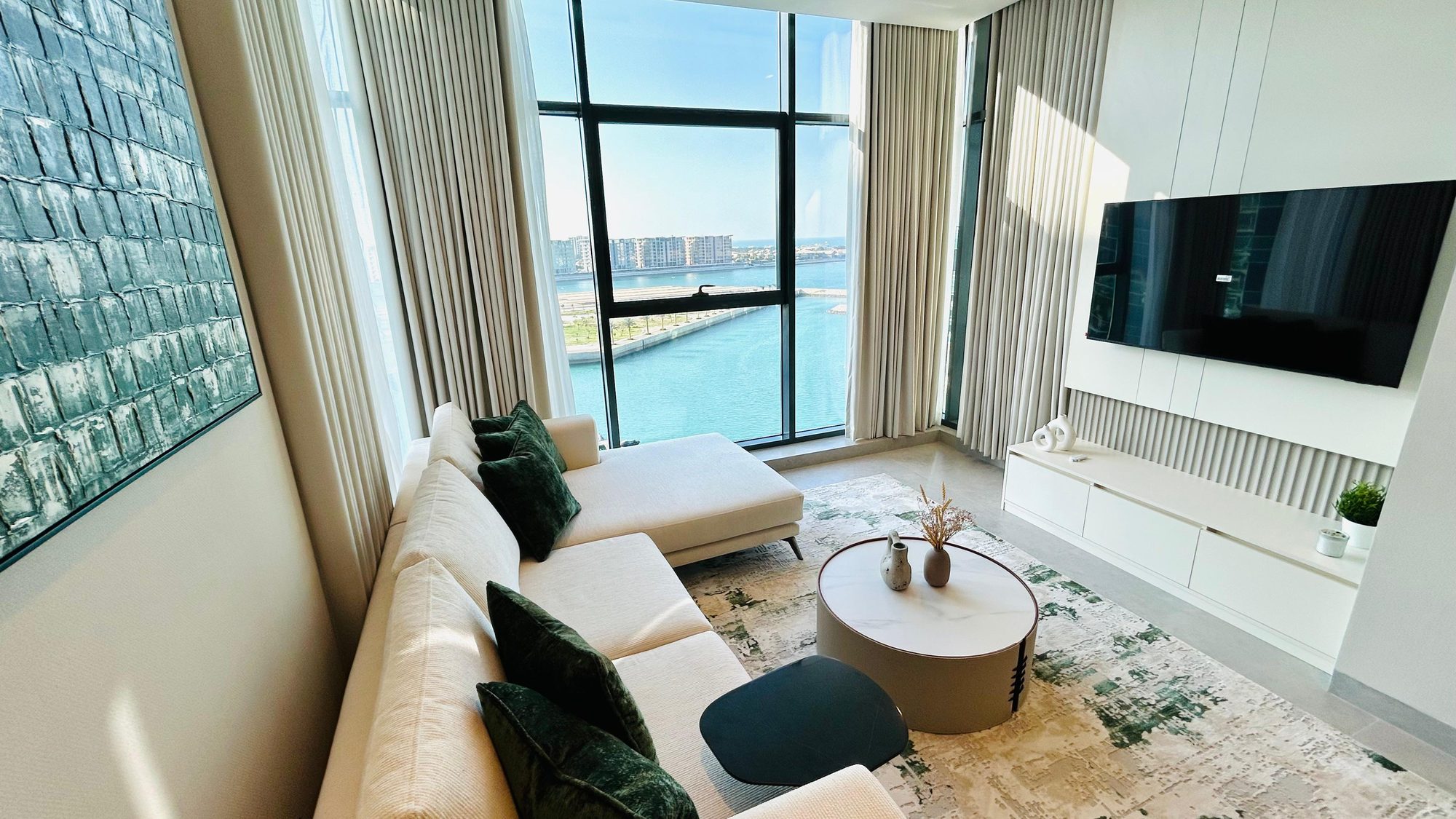 One Bedroom Apartment with Gym and Pool Access